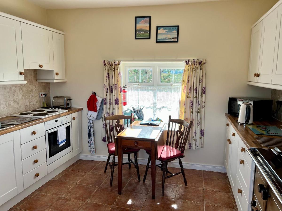 Tornaroan Cottage Ballycastle Exterior foto