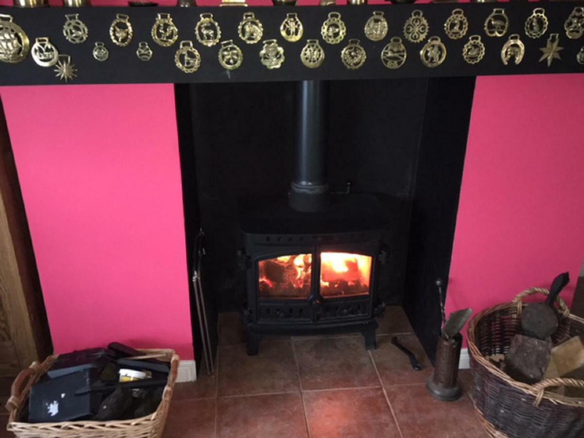 Tornaroan Cottage Ballycastle Exterior foto